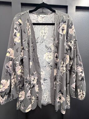 Gray Floral Crochet Trim Cardigan/Kimono